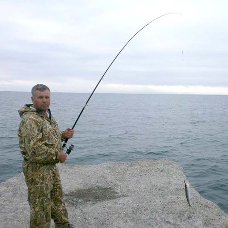 Учитель Явленопокровской школы В.И. Пиндюк на рыбалке на оз. Байкал