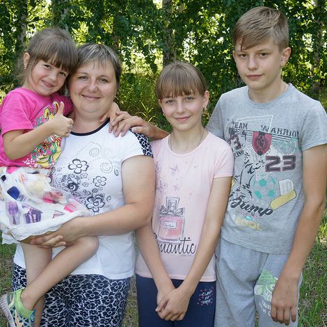 Татьяна Александровна Сахип с детьми